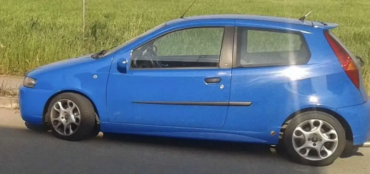Usata Fiat Punto 131 CV (96 kW) 2002 Utilitaria