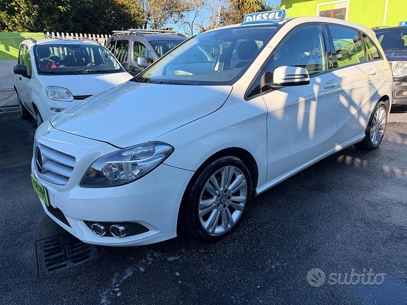 Usata Mercedes B180 Premium 108 CV (79 kW) 2013 Bianco Monovolume