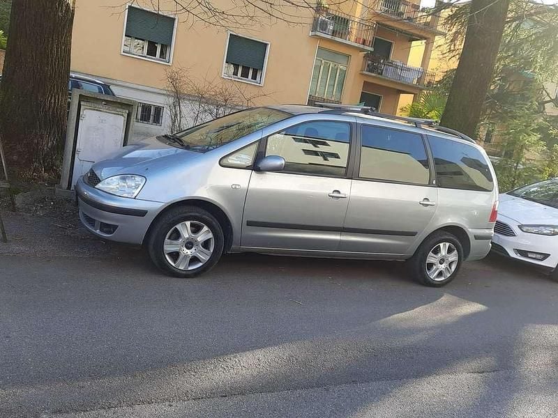 Usata Ford Galaxy Ghia 116 CV (85 kW) 2002 Grigio Monovolume