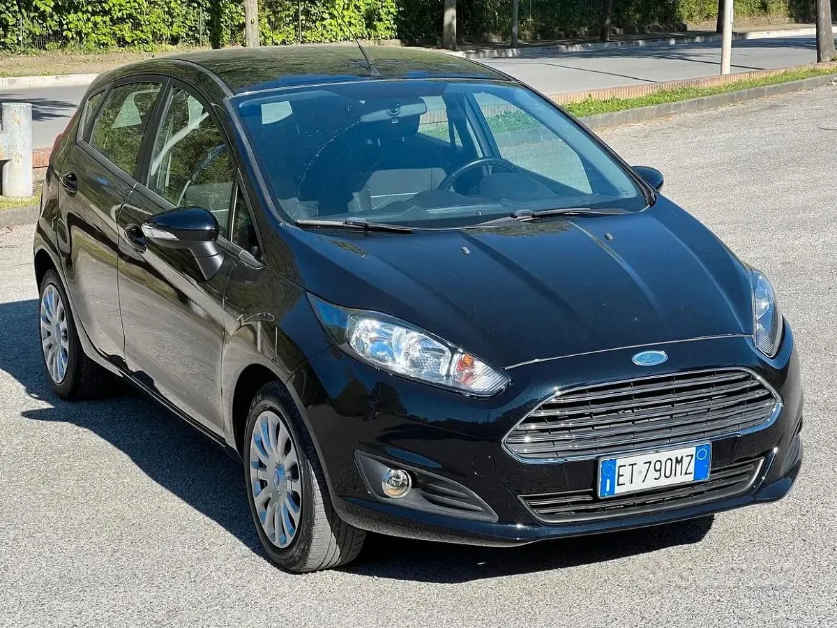 Usata Ford Fiesta 80 CV (58 kW) 2013 Nero Berlina
