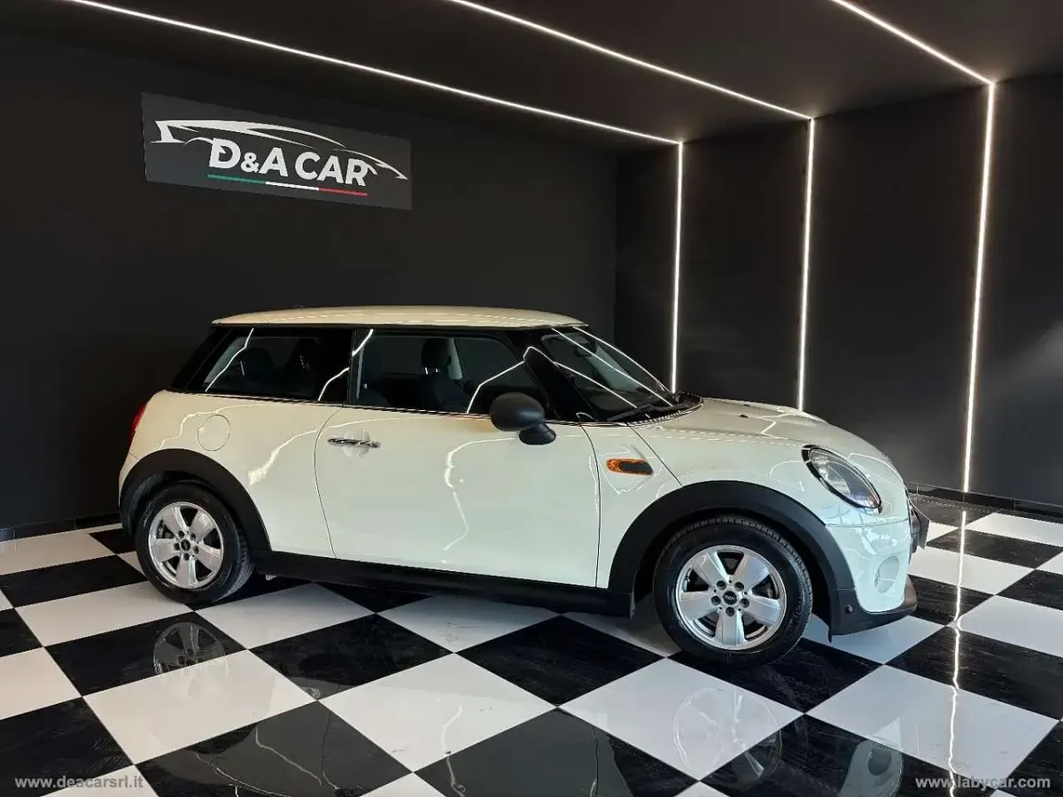 Usata Mini ONE 75 CV (55 kW) 2016 Bianco Utilitaria