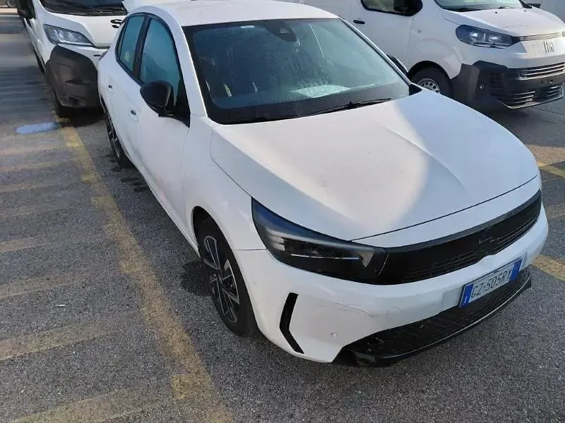 Usata Opel Corsa S 100 CV (73 kW) 2025 Arktis white Utilitaria