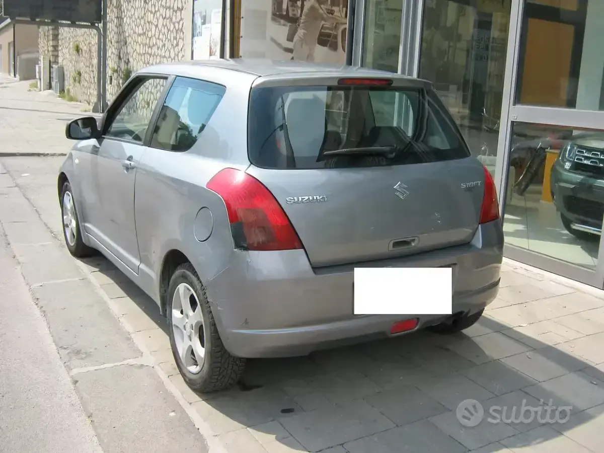 Usata Suzuki Swift GL 92 CV (67 kW) 2006 Grigio Utilitaria