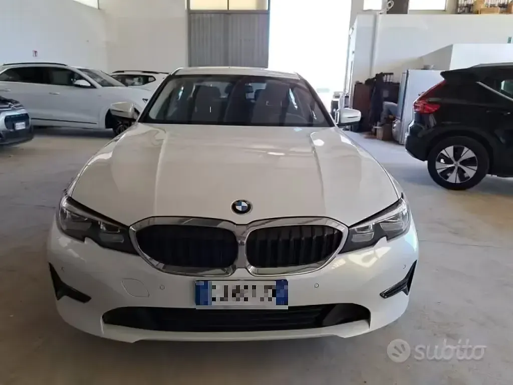 Begagnad BMW 318 Advantage 150 HK (110 kW) 2022 Vit Sedan