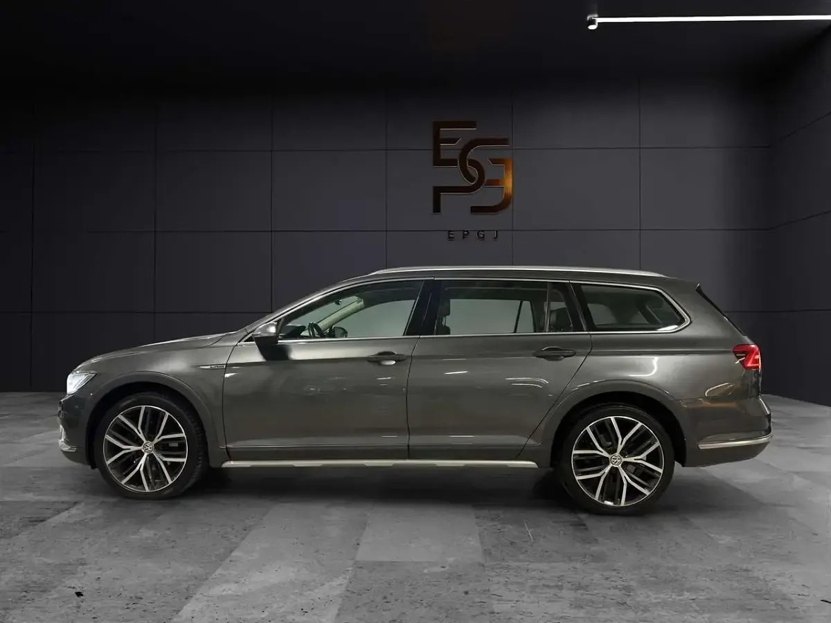 Usata VW Passat Alltrack 190 CV (139 kW) 2017 Grigio Station wagon