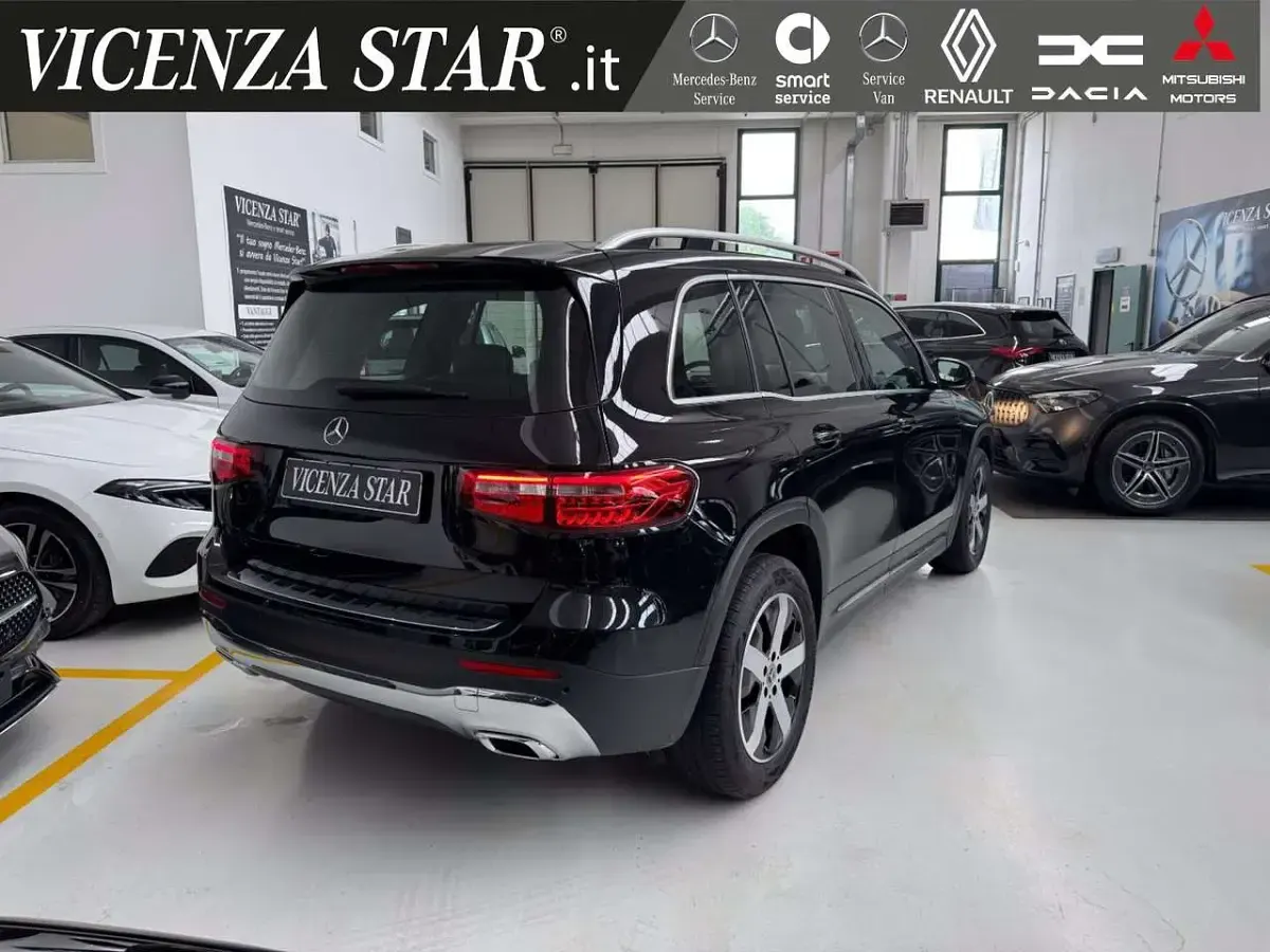 Usata Mercedes GLB180 116 CV (85 kW) 2023 Nero SUV