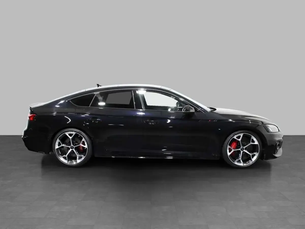 Nuova Audi RS5 Sportback Performance 471 CV (346 kW) 2025 Nero sebring effetto cristallo Berlina