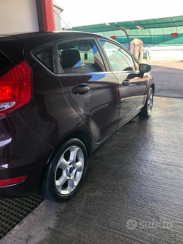 Second-hand Ford Fiesta 73 CP (53 kW) 2011 Hatchback