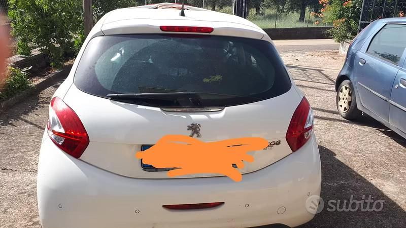Usata Peugeot 208 92 CV (67 kW) 2013 Bianco Utilitaria