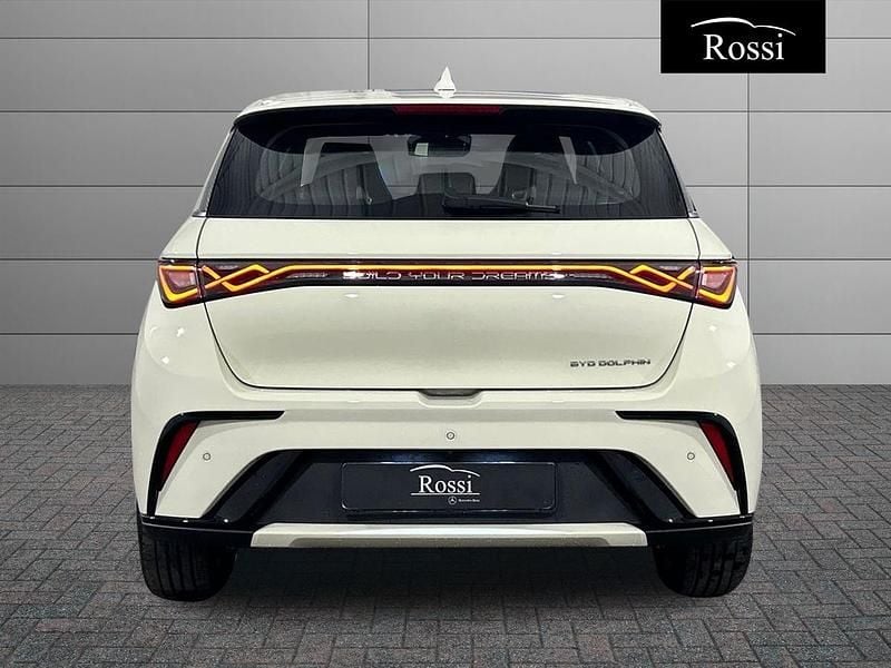 Nuova BYD Dolphin Comfort 150 kW (204 CV) 2025 Cream white Utilitaria