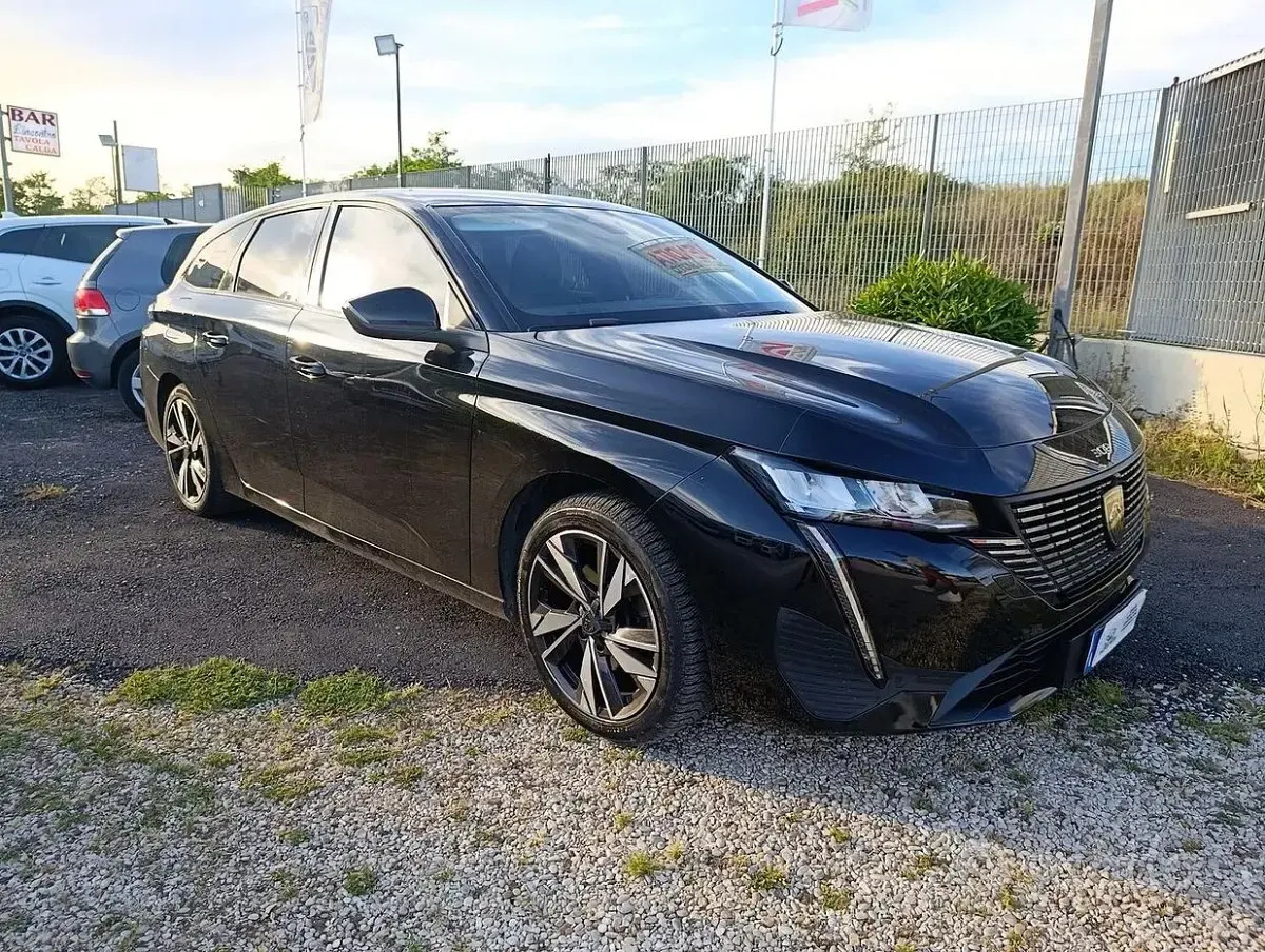 Usata Peugeot 308 SW Allure 130 CV (95 kW) 2022 Nero Station wagon