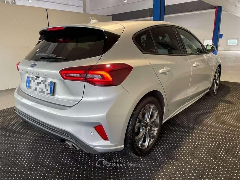 Usata Ford Focus ST-Line 116 CV (85 kW) 2024 Argento metallizzato Berlina