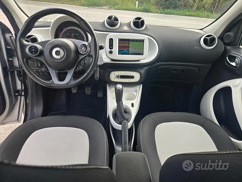 Usata Smart ForFour Passion 70 CV (51 kW) 2015 Grigio Utilitaria
