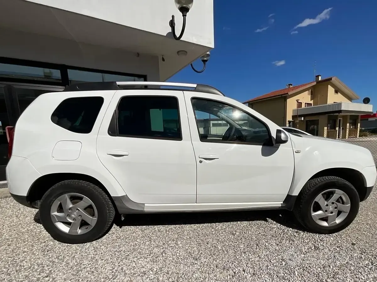Usata Dacia Duster Lauréate 90 CV (66 kW) 2013 Bianco SUV