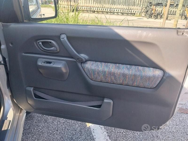 Usata Suzuki Jimny 80 CV (58 kW) 2000 Grigio SUV