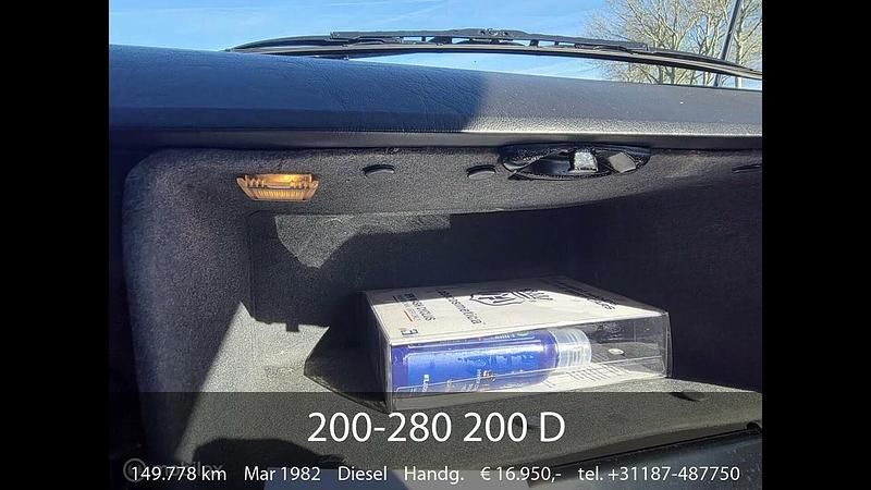 Usata Mercedes 200 60 CV (44 kW) 1982 Verde Berlina