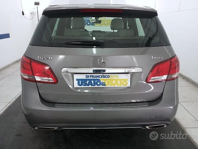 Usata Mercedes B220 184 CV (135 kW) 2015 Grigio metallizzato Monovolume