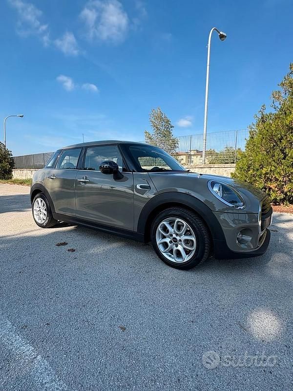 Usata Mini ONE 102 CV (75 kW) 2019 Verde Utilitaria