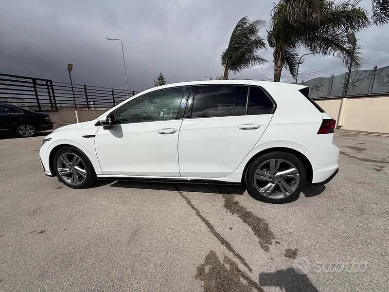 Usata VW Golf VII R-line 150 CV (110 kW) 2021 Bianco Utilitaria