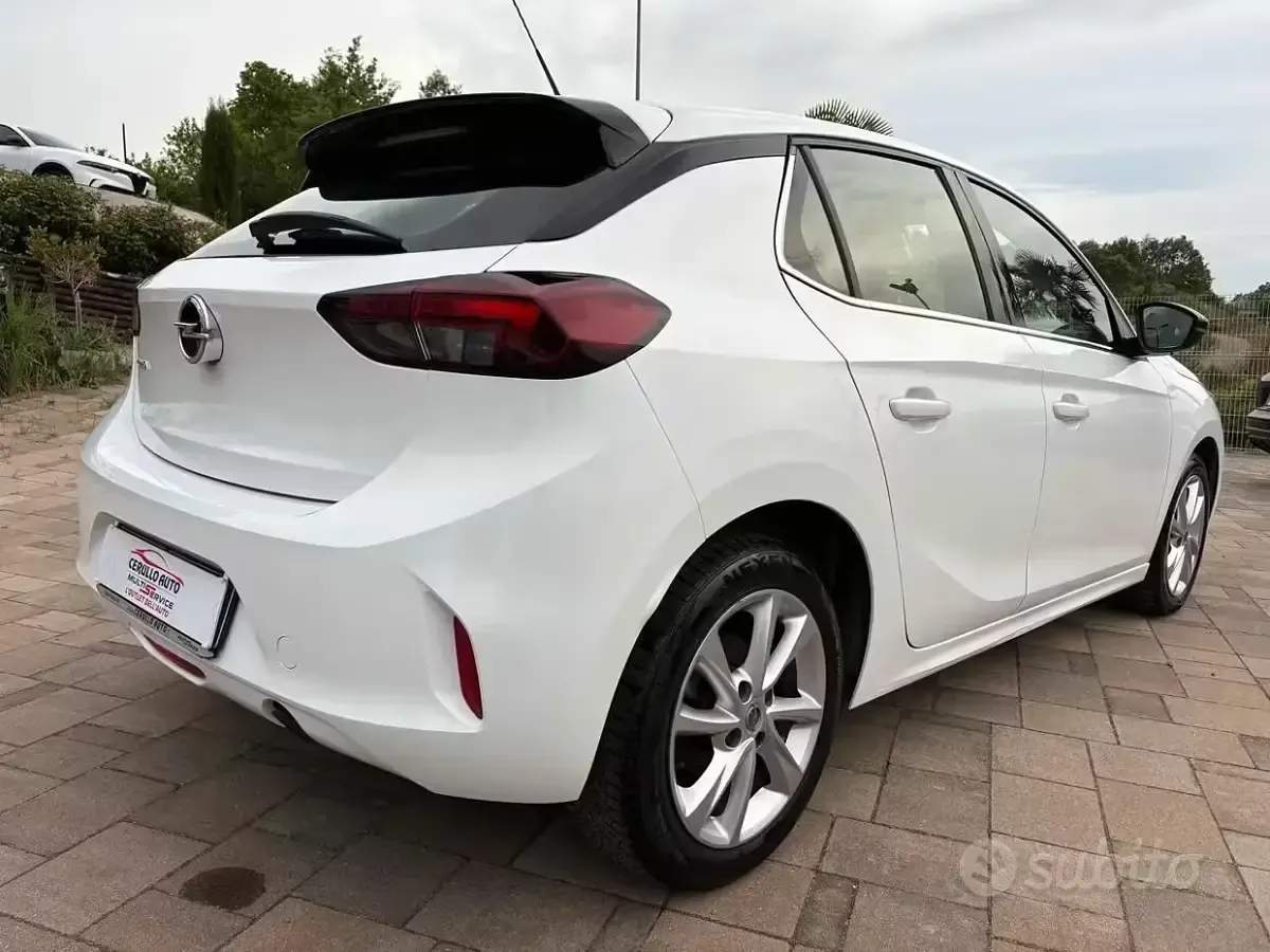 Usata Opel Corsa Elegance 102 CV (75 kW) 2022 Bianco Utilitaria
