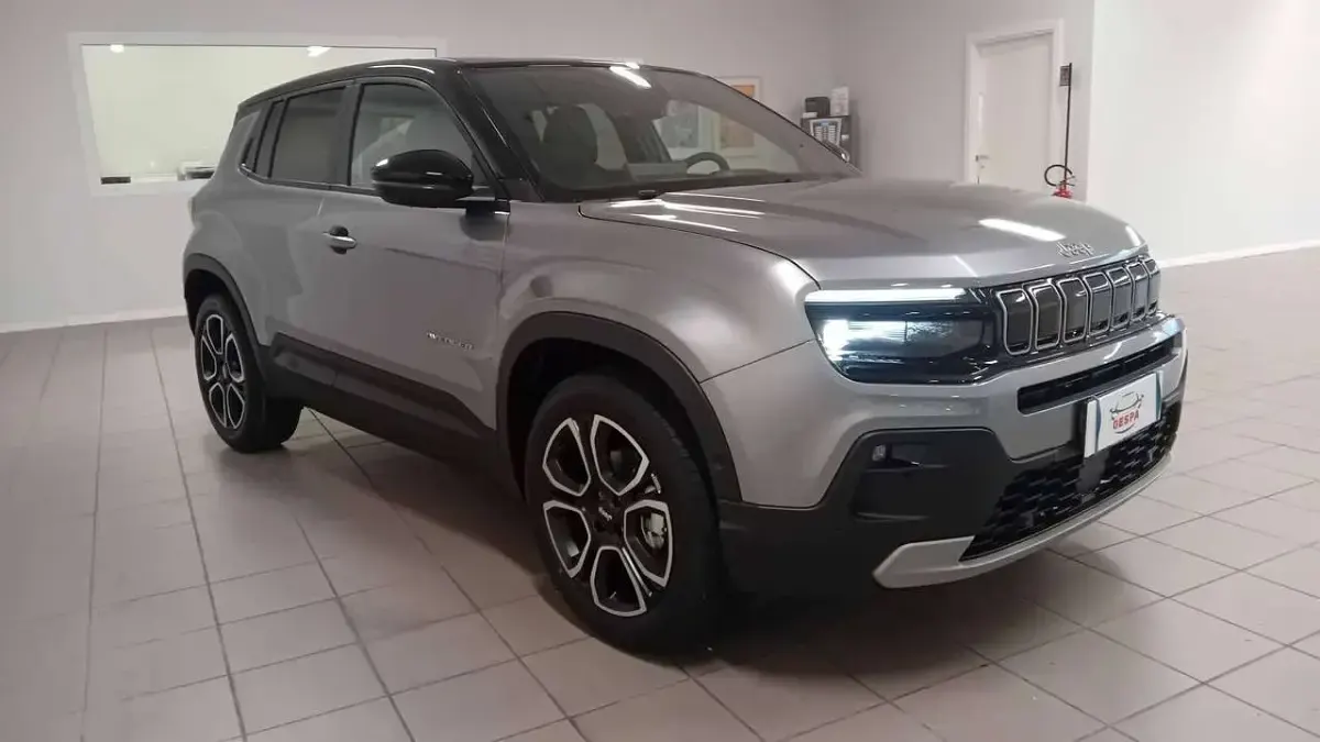 Nuova Jeep Avenger Summit 101 CV (74 kW) 2025 Grigio SUV