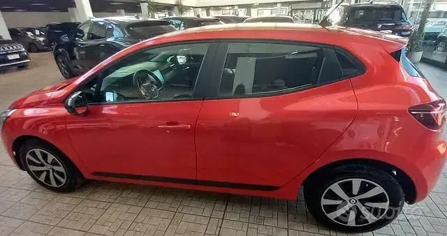 Usata Renault Clio V Equilibre 65 CV (47 kW) 2023 Arancione Berlina