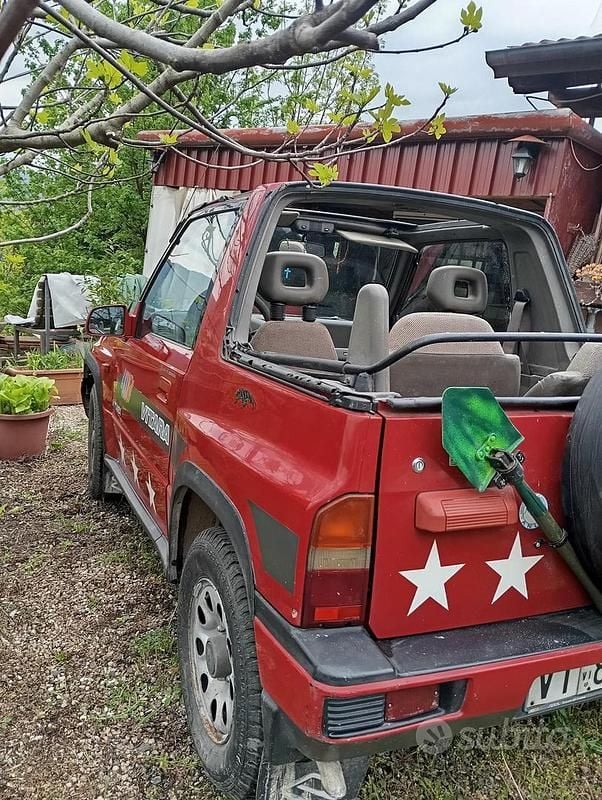 Usata Suzuki Vitara 75 CV (55 kW) 1990 Rosso SUV