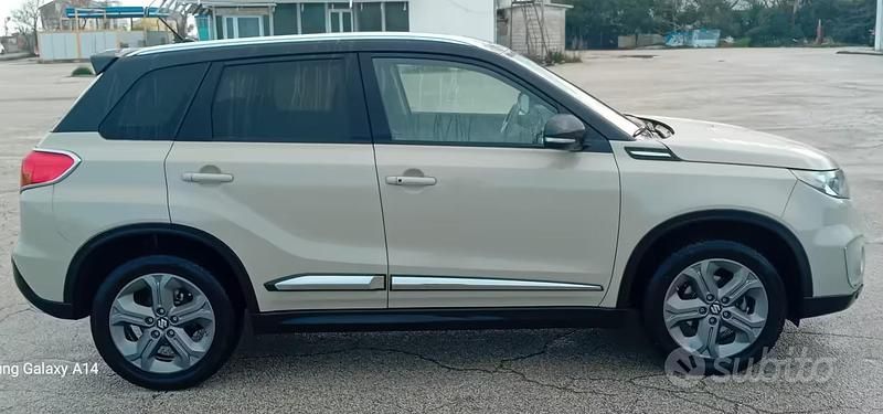 Usata Suzuki Vitara 120 CV (88 kW) 2017 Marrone SUV