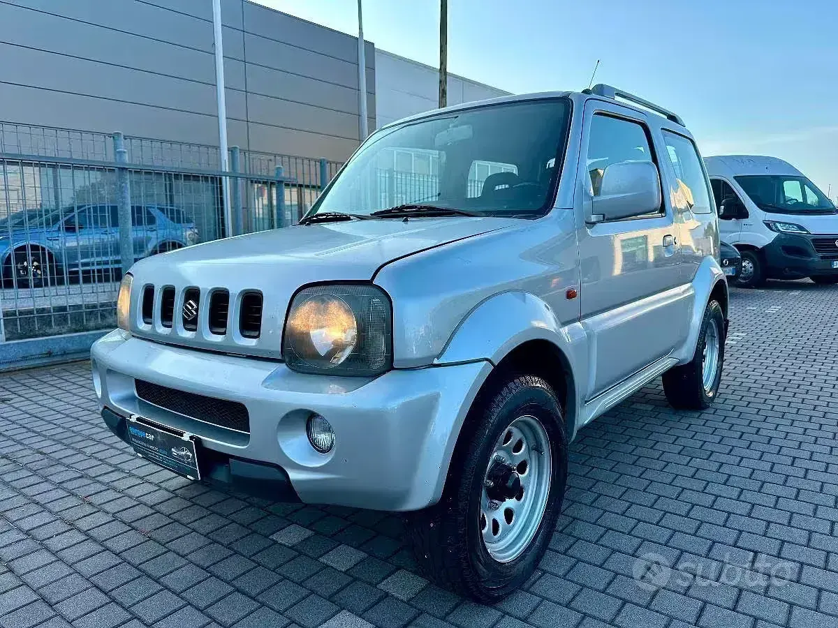 Usata Suzuki Jimny 82 CV (60 kW) 2004 Grigio SUV