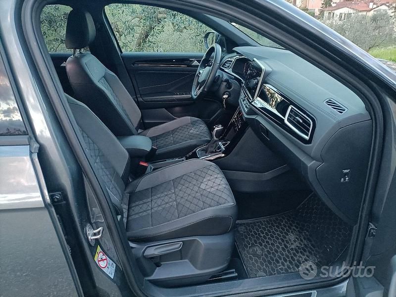 Usata VW T-Roc R-line 150 CV (110 kW) 2023 Grigio SUV