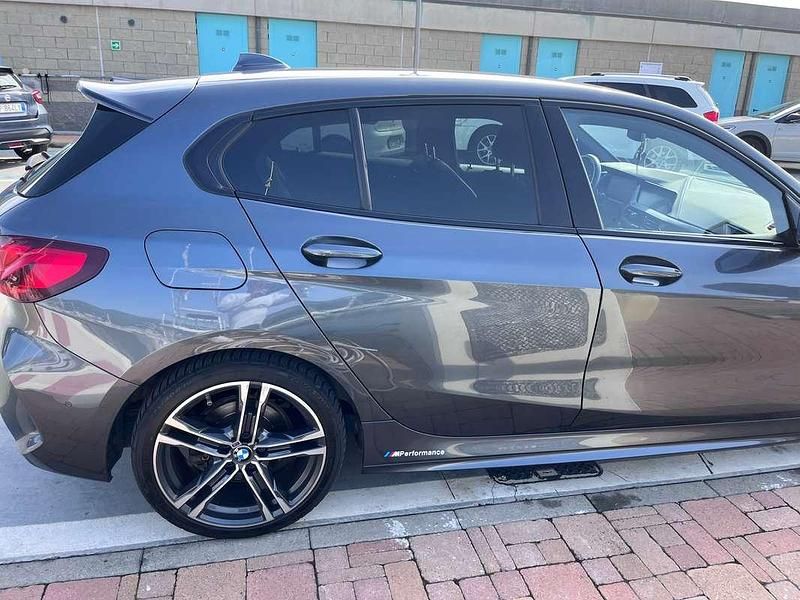 Usata BMW 116 M Sport 116 CV (85 kW) 2021 Grigio Utilitaria