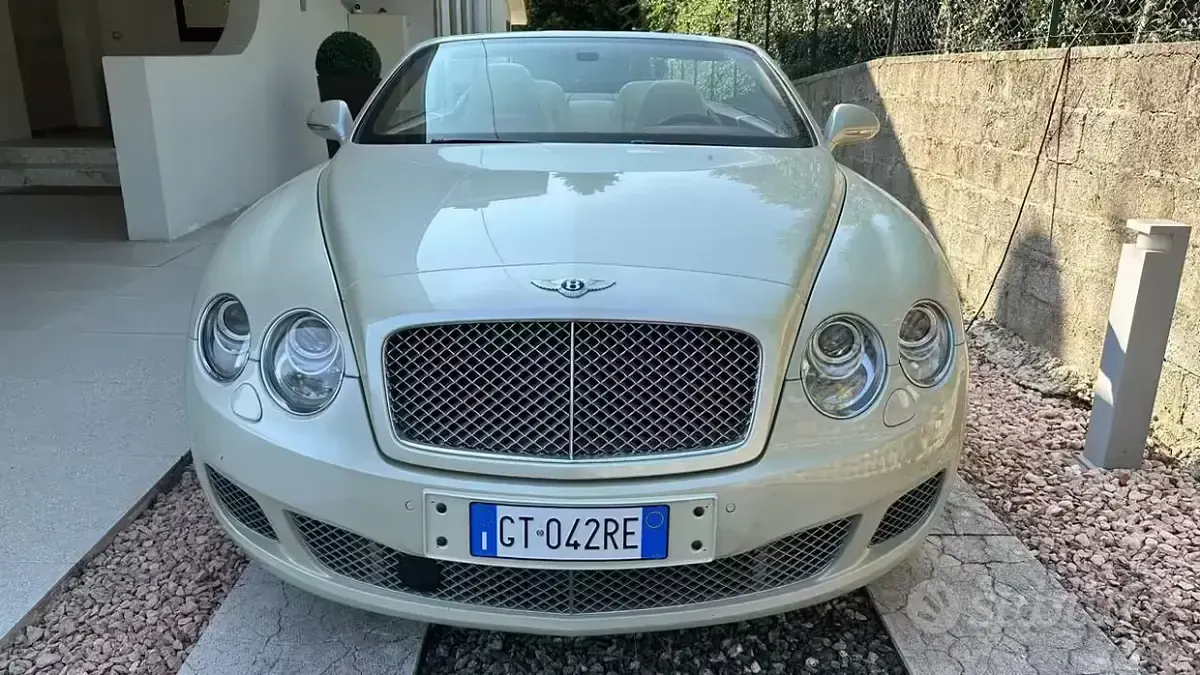 Usata Bentley Continental GT Convertible Mulliner 610 CV (448 kW) 2011 Bianco Cabrio