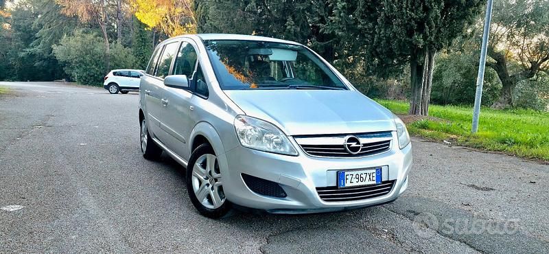 Usata Opel Zafira 150 CV (110 kW) 2009 Monovolume