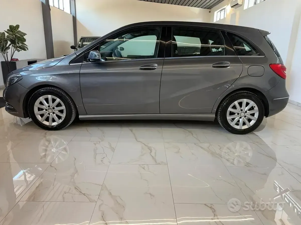 Usata Mercedes B180 Premium 109 CV (80 kW) 2013 Grigio Utilitaria