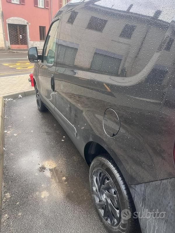 Usata Opel Combo 90 CV (66 kW) 2015 Nero Monovolume