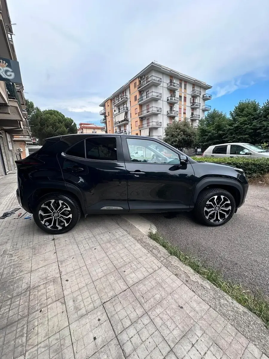 Usata Toyota Yaris Hybrid Business Edition 92 CV (67 kW) 2022 Nero Station wagon