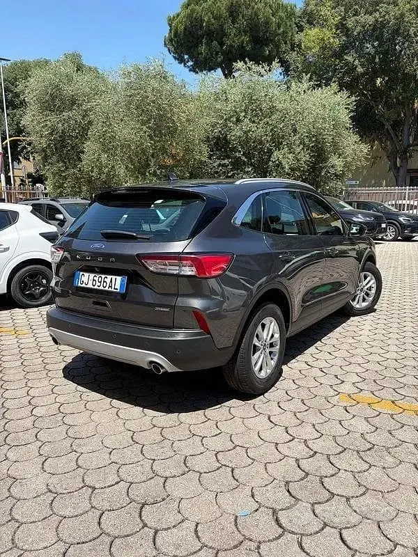 Usata Ford Kuga Business Edition 190 CV (139 kW) 2022 Grigio SUV