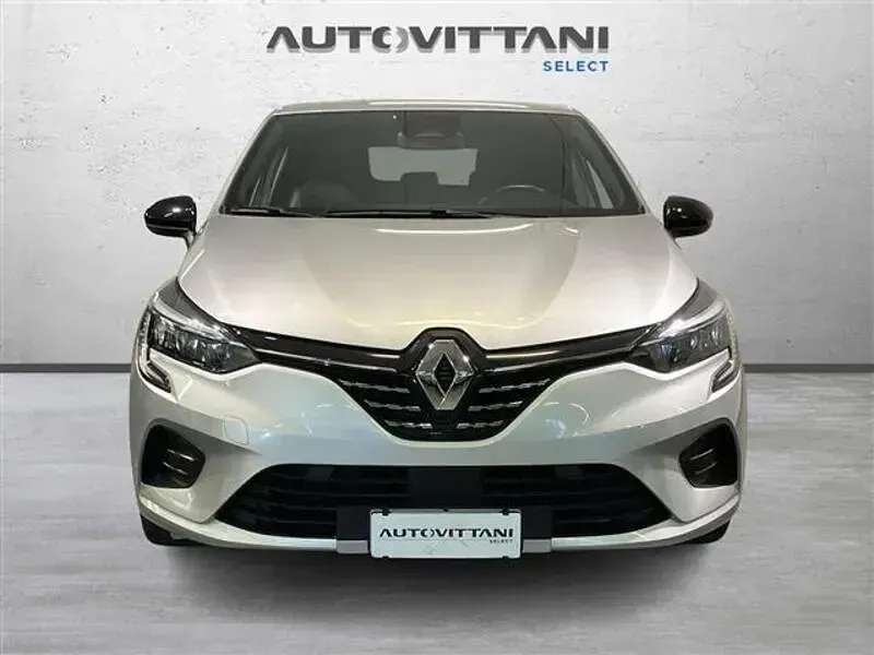 Usata Renault Clio Techno 145 CV (106 kW) 2023 Grigio chiaro Utilitaria