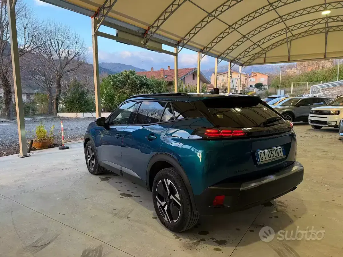 Usata Peugeot 2008 Allure 101 CV (74 kW) 2025 Verde SUV