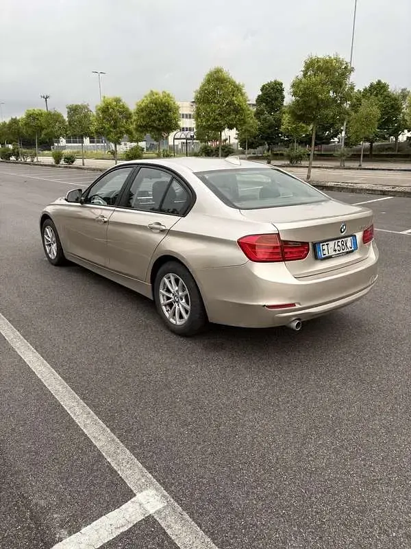 Usata BMW 318 Efficient Dynamics 143 CV (105 kW) 2013 Berlina