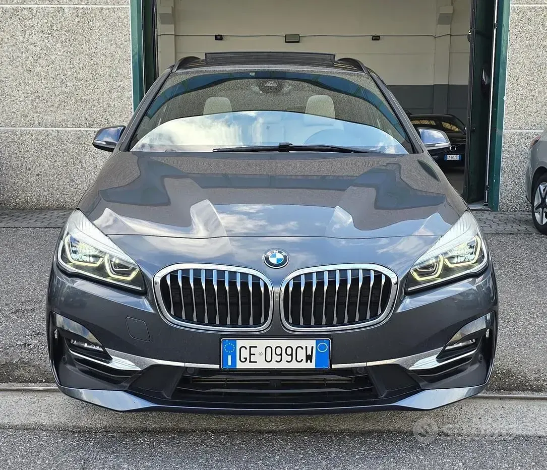 Usata BMW 218 Gran Tourer Luxury Line 150 CV (110 kW) 2021 Grigio Monovolume