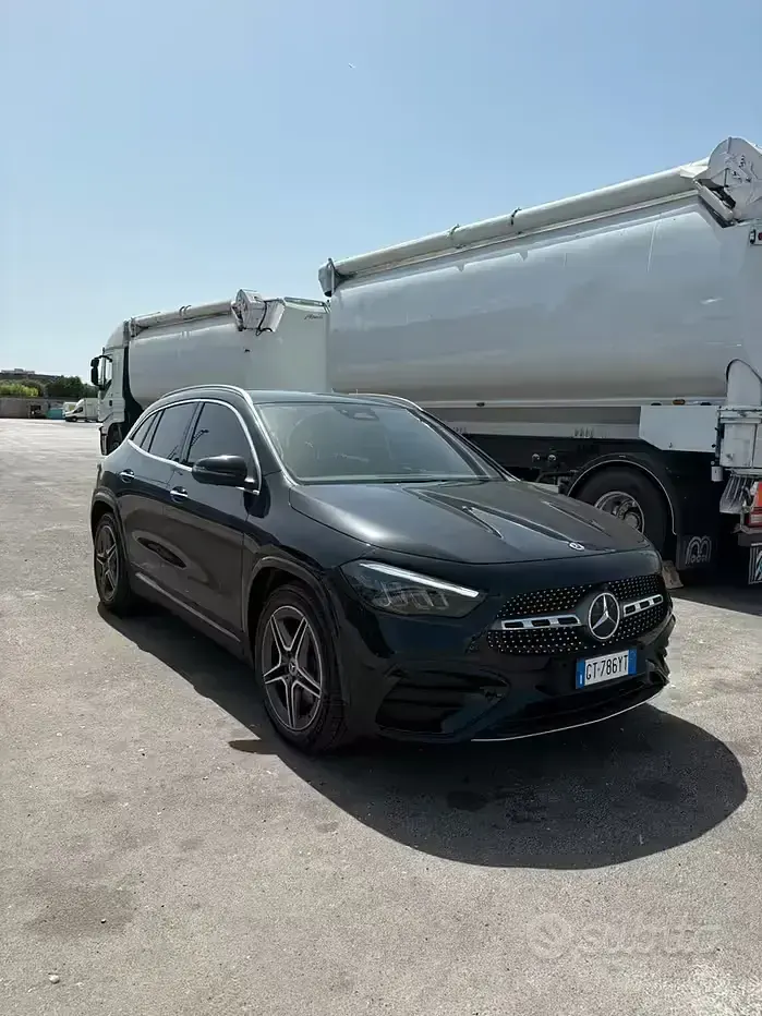 Usata Mercedes GLA200 Premium 150 CV (110 kW) 2024 Nero SUV
