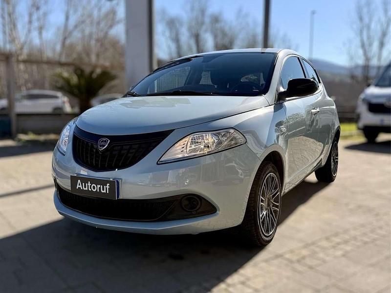 Usata Lancia Ypsilon 69 CV (50 kW) 2023 Livrea verde rugiada Utilitaria