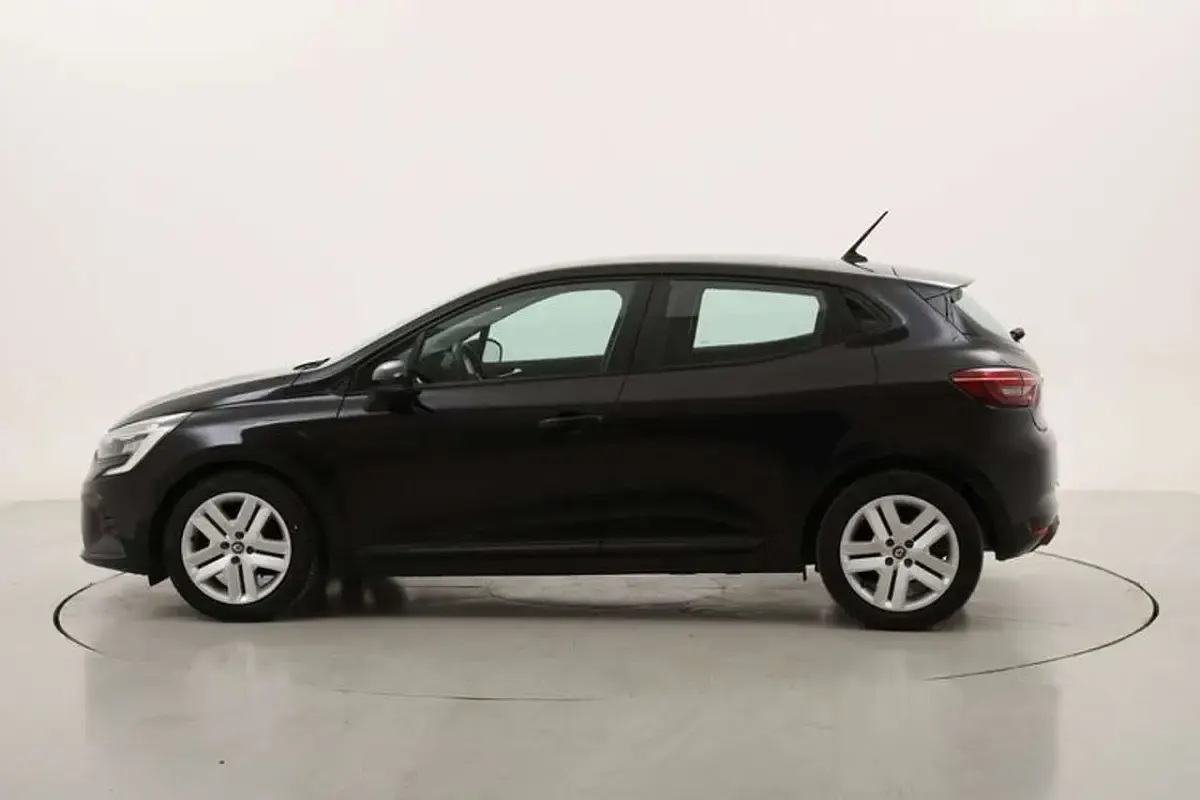Begagnad Renault Clio V Business 91 HK (66 kW) 2022 Svart Halvkombi