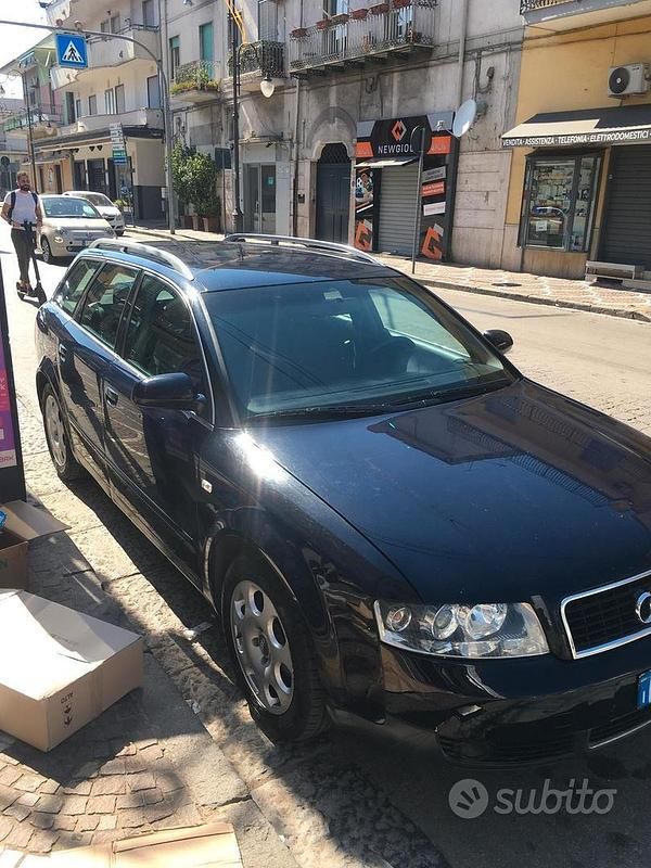 Blu Usata 2003 Audi A4 Tre volumi | 2500 € (Molto cara) - Immagine 1/4