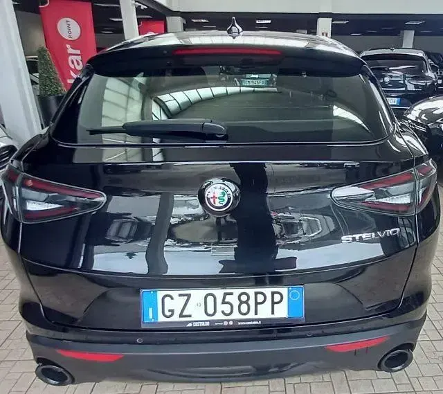 Usata Alfa Romeo Stelvio Sprint 160 CV (117 kW) 2025 Nero SUV