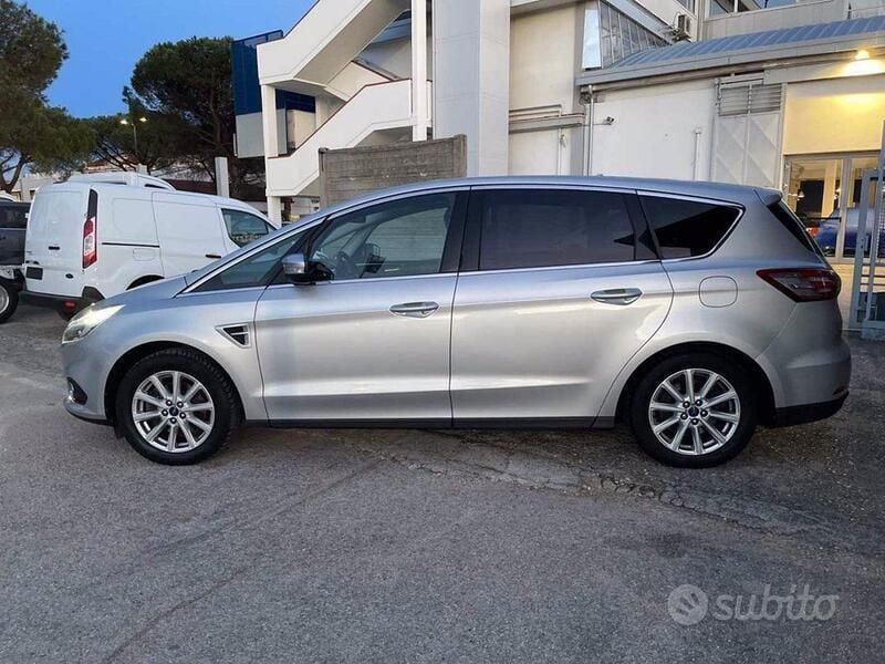 Usata Ford S-MAX Titanium 180 CV (132 kW) 2015 Grigio Monovolume