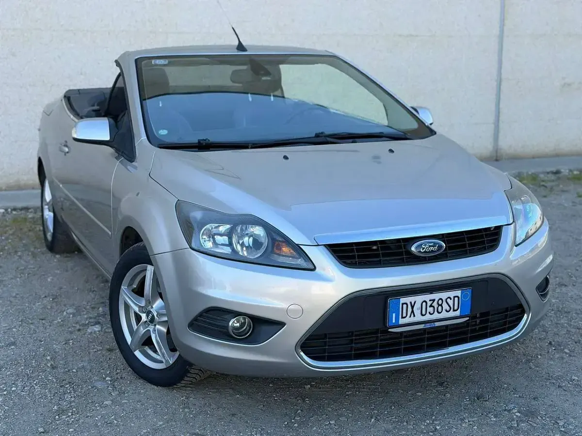 Usata Ford Focus Cabriolet Titanium 136 CV (100 kW) 2009 Grigio Cabrio