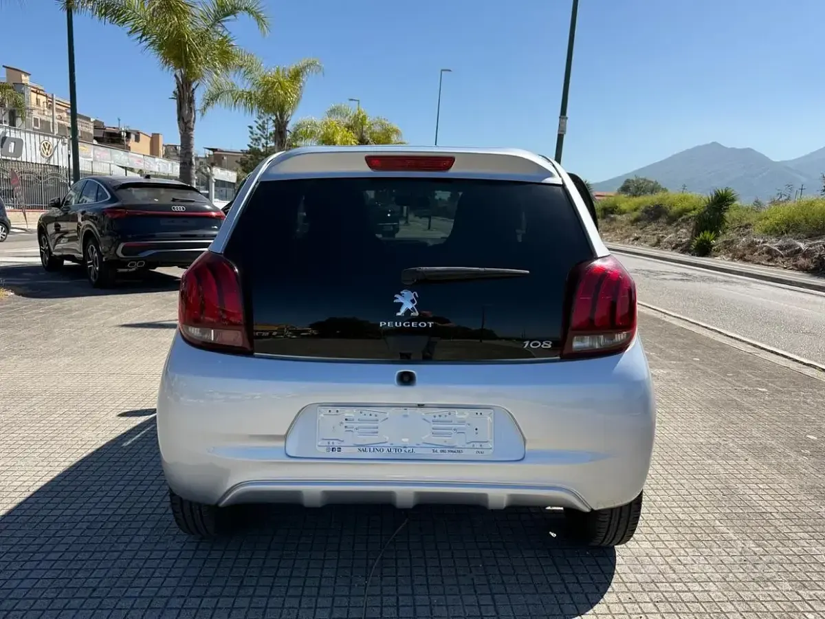 Usata Peugeot 108 Allure 72 CV (52 kW) 2021 Grigio Berlina