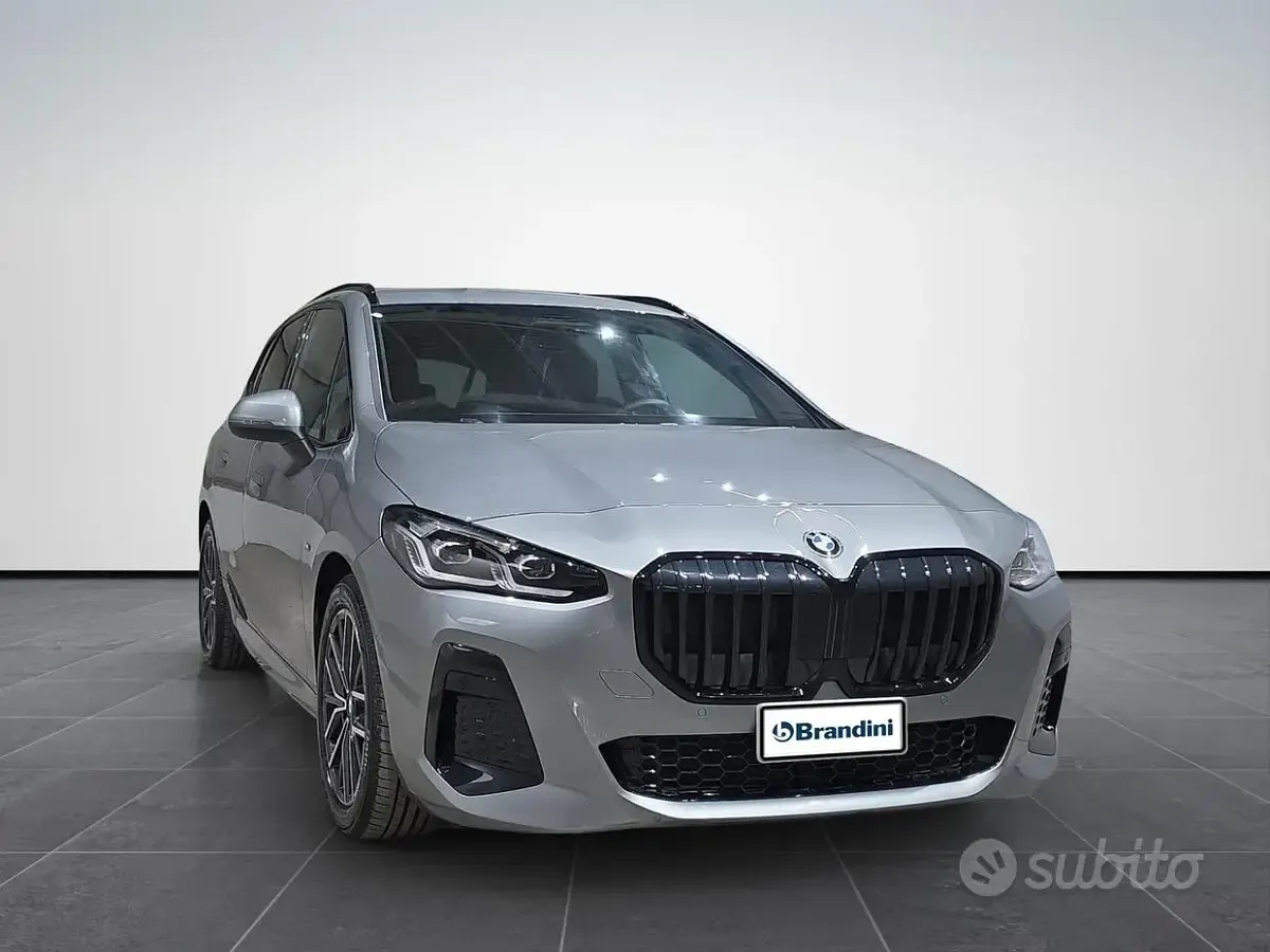 Usata BMW 218 Active Tourer Shadowline 150 CV (110 kW) 2025 Skyscraper grey metallic Monovolume